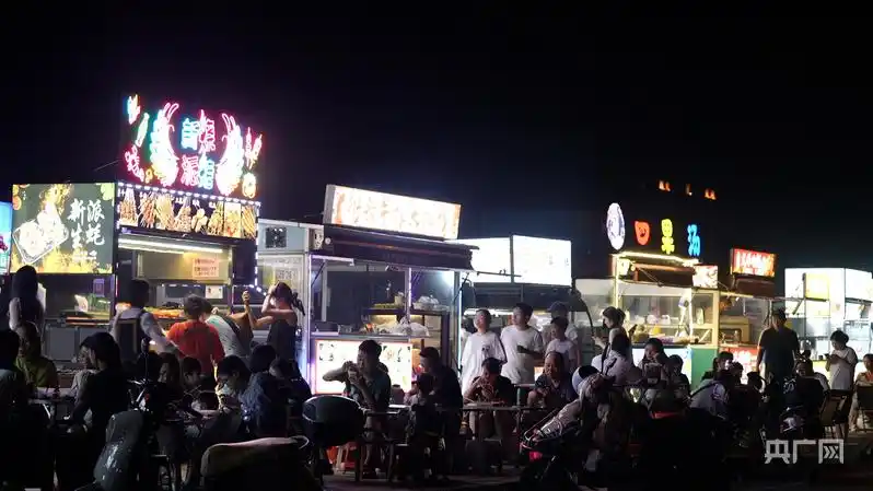 蔚蓝新机丨“宝藏”海岛旅行手册：拉网捕鱼、品美食、赏焰火 感受海岛闲适生活