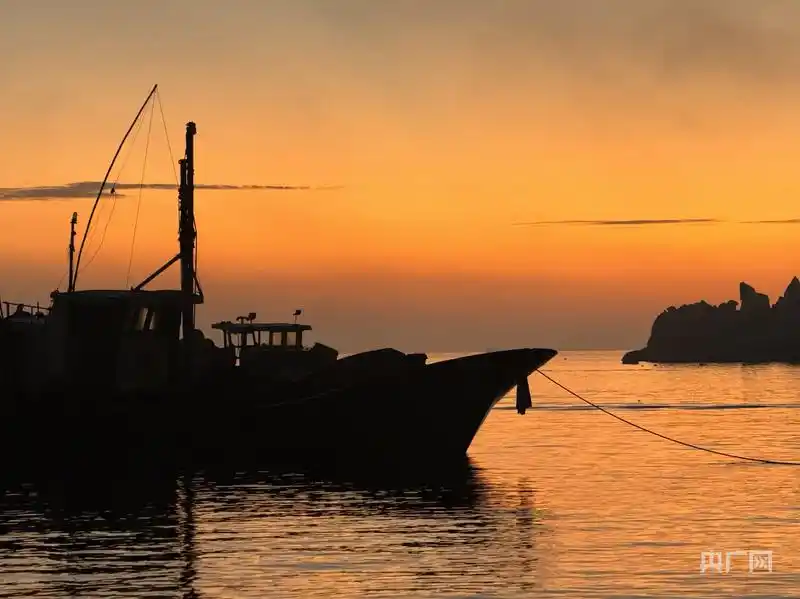蔚蓝新机丨“宝藏”海岛旅行手册：拉网捕鱼、品美食、赏焰火 感受海岛闲适生活