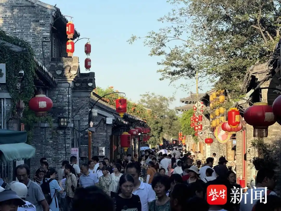 属于“苏超”的周末，扬州各大旅游景点游人如织