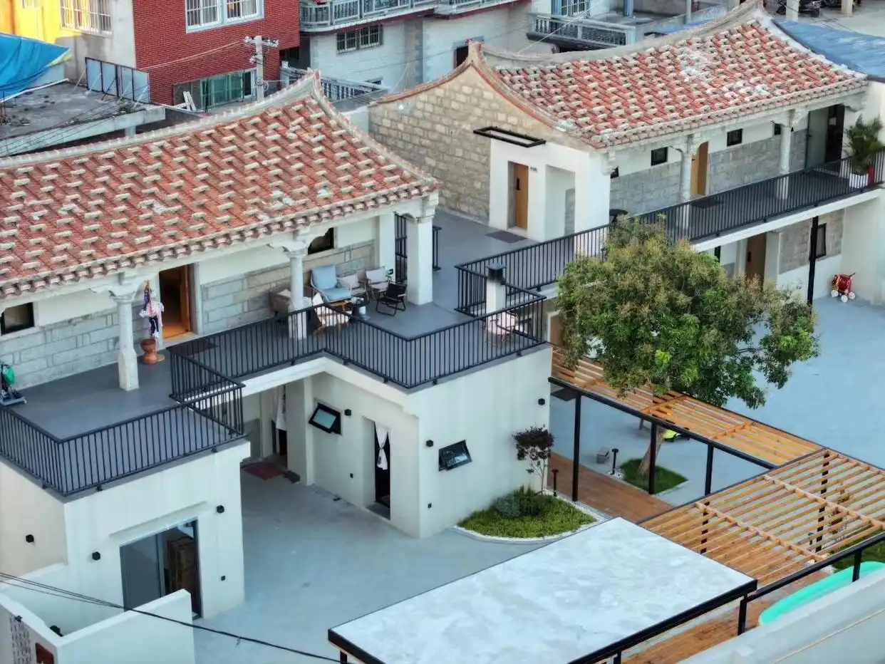 蔚蓝新机丨“宝藏”海岛旅行手册：石头房、鲍鱼砖 栖居特色民宿 悠然沐海风