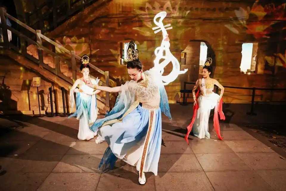 莫高窟第220窟光影奇境重现上海 点亮文化黄金周