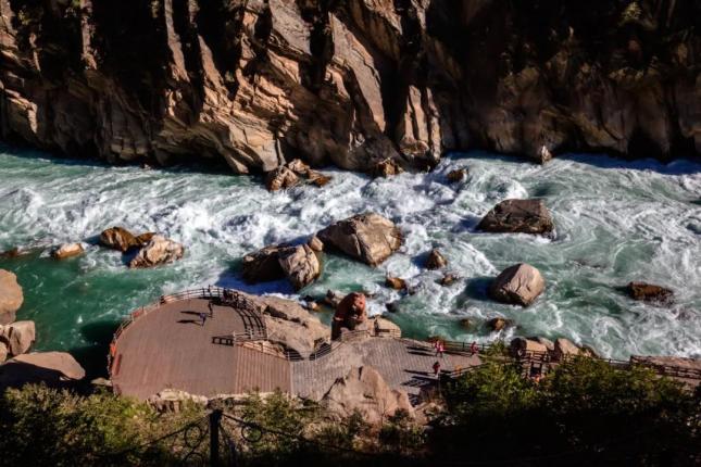 享受自由的旅途，国内最美的7条自驾游路线，即刻出发