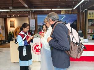 “双节”假期，丽江古城以温暖服务守护八方游客