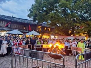 “双节”假期，丽江古城以温暖服务守护八方游客