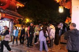 “双节”假期，丽江古城以温暖服务守护八方游客