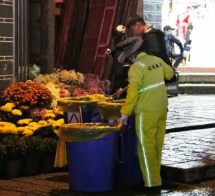 “双节”假期，丽江古城以温暖服务守护八方游客