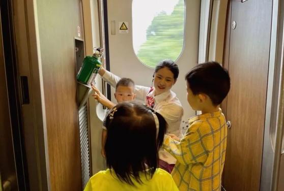 启用高峰列车运行图，加开热门方向列车