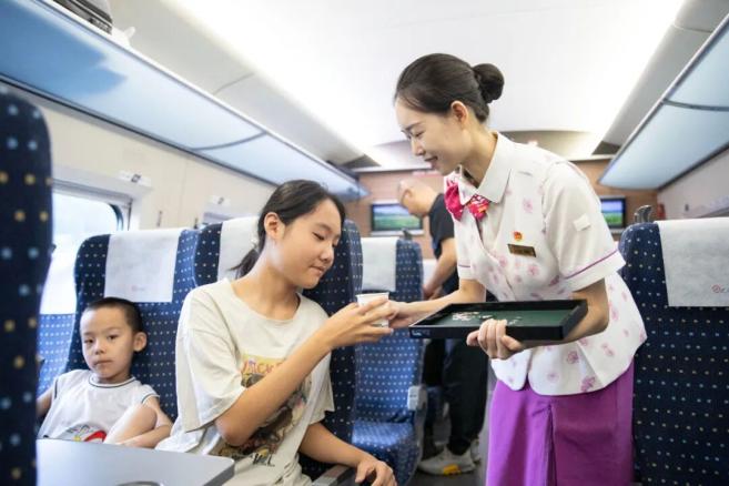 启用高峰列车运行图，加开热门方向列车