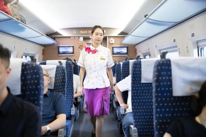 启用高峰列车运行图，加开热门方向列车