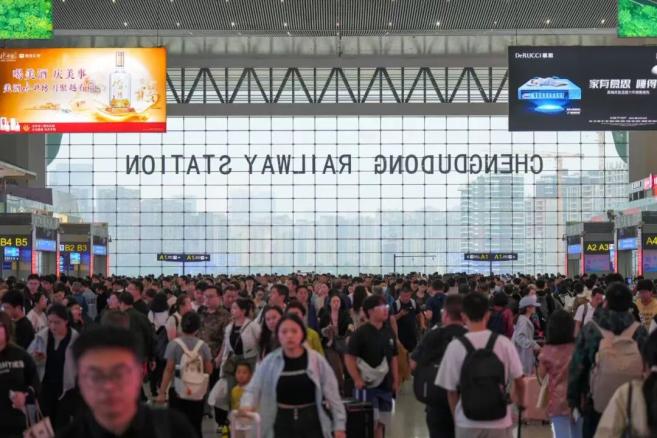 启用高峰列车运行图，加开热门方向列车