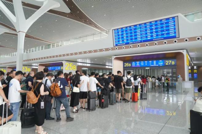 启用高峰列车运行图，加开热门方向列车