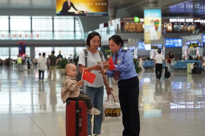 启用高峰列车运行图，加开热门方向列车