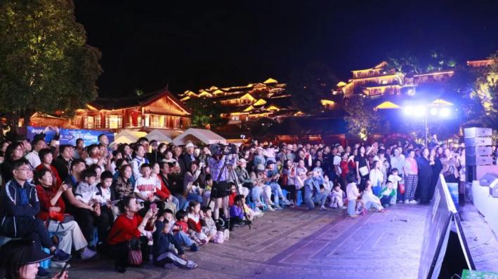 国庆中秋双节同庆 丽江古城民俗盛宴精彩纷呈