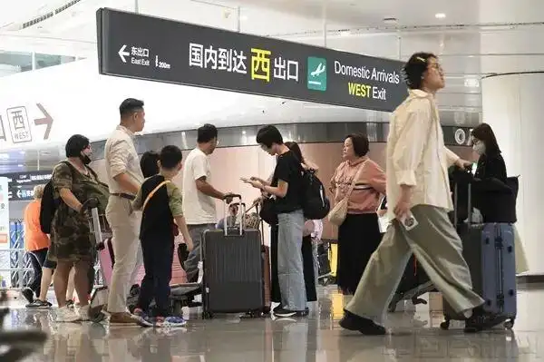 假期返程赶飞机全攻略，“人从众”模式下请提前N小时！