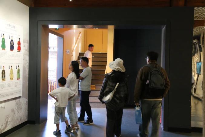 “打卡”变“沉浸”，国庆假期文化院落成“古城游”新亮点