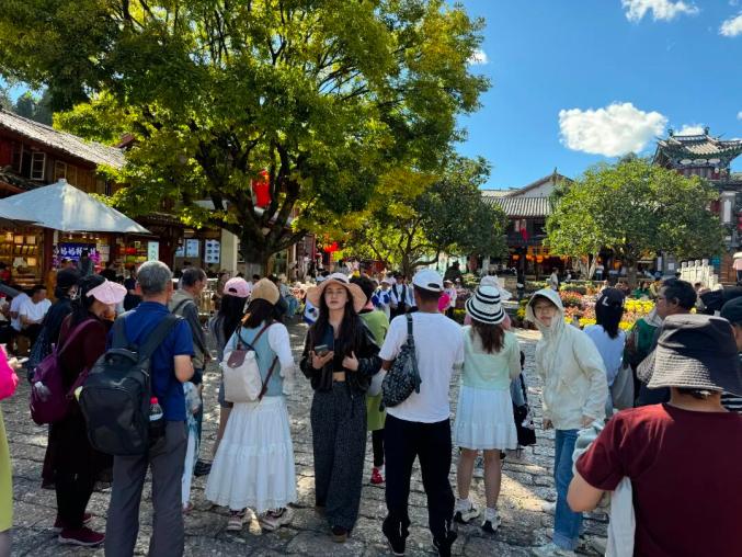 “打卡”变“沉浸”，国庆假期文化院落成“古城游”新亮点