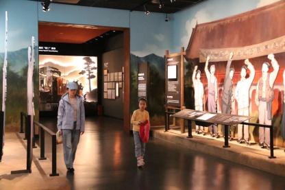 “打卡”变“沉浸”，国庆假期文化院落成“古城游”新亮点