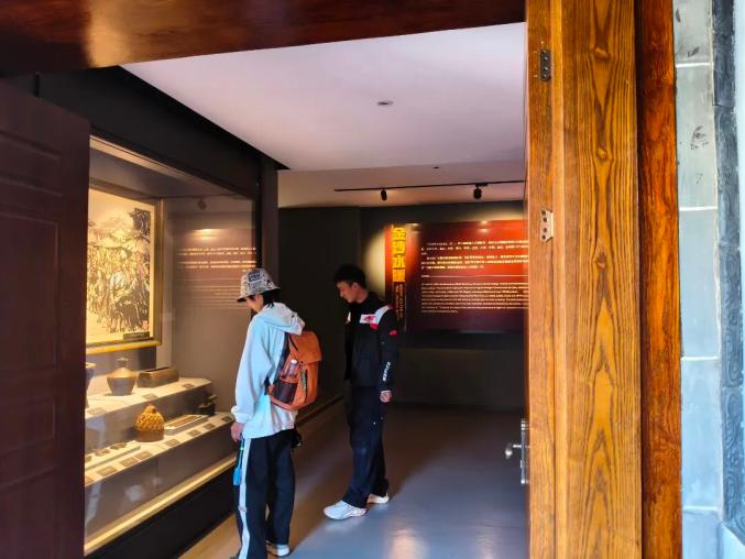 “打卡”变“沉浸”，国庆假期文化院落成“古城游”新亮点