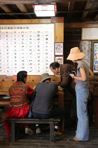 “打卡”变“沉浸”，国庆假期文化院落成“古城游”新亮点