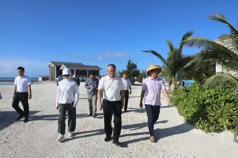 国庆假期调研西沙旅游，海南三沙市市长文斌登上邮轮