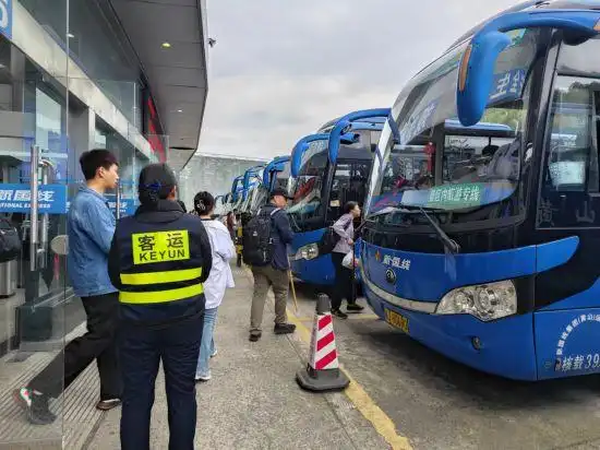 五一假期第二天：黄山风景区高峰平稳，“宠客”不断