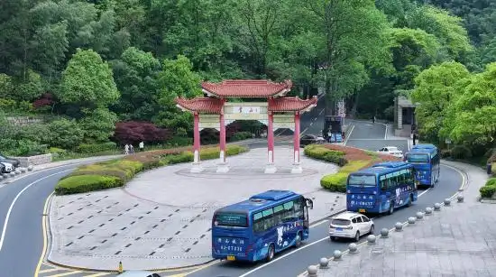 五一假期第二天：黄山风景区高峰平稳，“宠客”不断