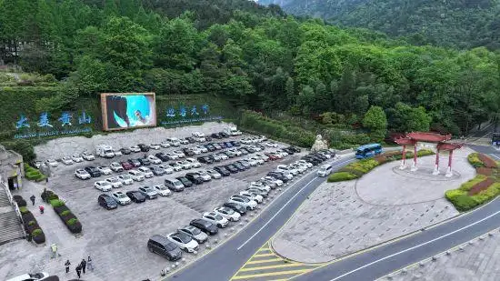 五一假期第二天：黄山风景区高峰平稳，“宠客”不断