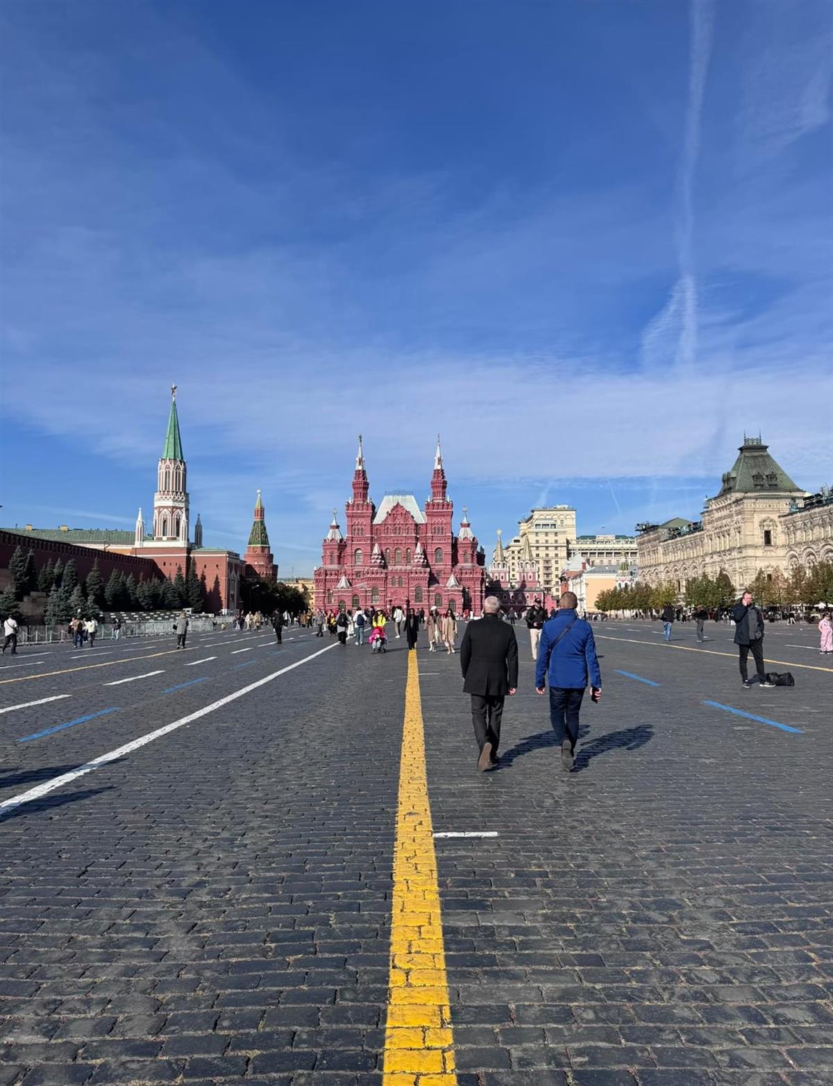 全世界都知道中国人放假了：欧洲、大洋洲多个景点被中国游客“承包”，连挪威2万人口的小岛都堵车了