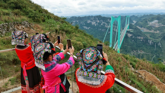 微言 | 从“超级工程”到“文旅顶流”：基建何以成为假期打卡新地标？