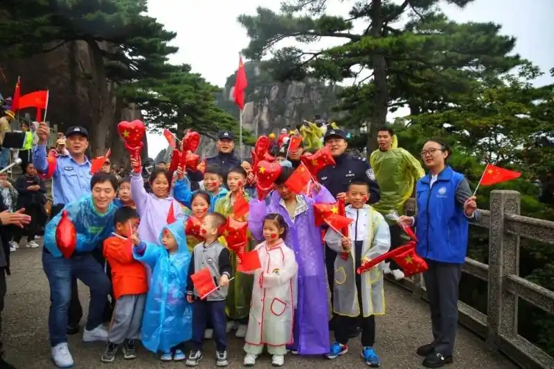 组图｜国庆当天，29753名游客打卡黄山