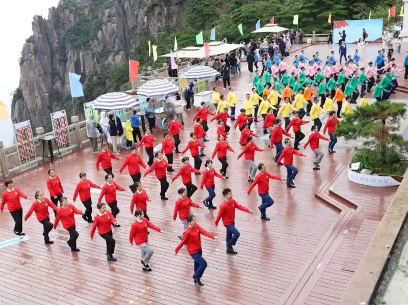 组图｜国庆当天，29753名游客打卡黄山