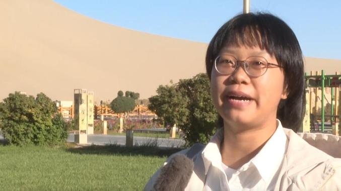 鸣沙山月牙泉景区：国庆首日迎游客 服务升级获好评