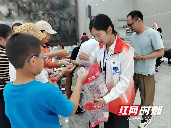 国庆游张家界｜吴家峪门票站：双节暖心“宠游客” 让旅途满是温情