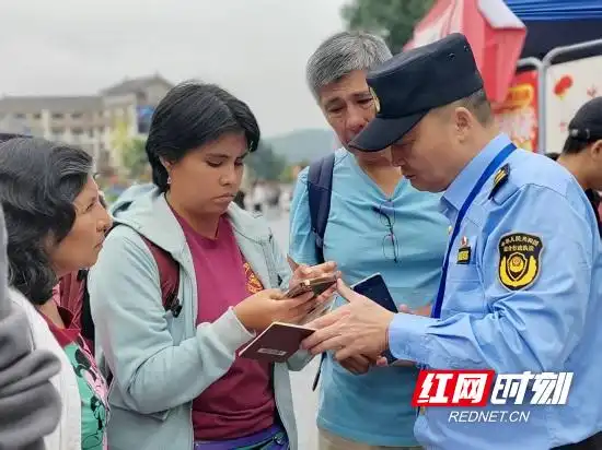 国庆游张家界｜吴家峪门票站：双节暖心“宠游客” 让旅途满是温情