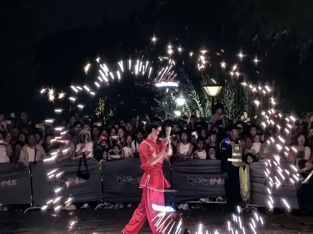 国庆中秋假期第二日：多景区发公告假期门票已全部约满或售罄