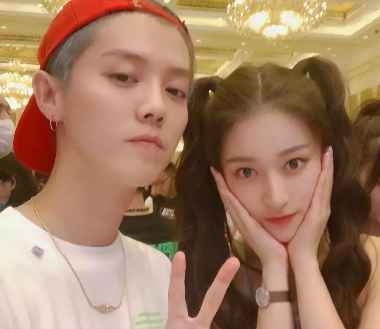 有娃了？医护曝关晓彤怀孕！与鹿晗奉子成婚，日本度假是蜜月旅行