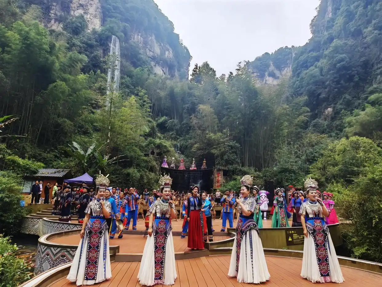 张家界国家森林公园门票预约量3日至4日已达最高限量，周边景区成为热门选择