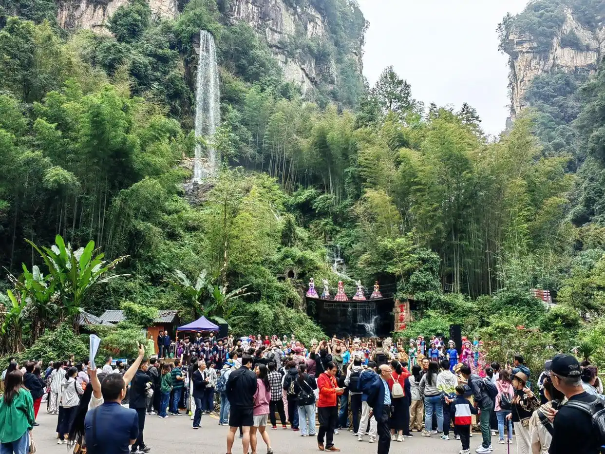 张家界国家森林公园门票预约量3日至4日已达最高限量，周边景区成为热门选择