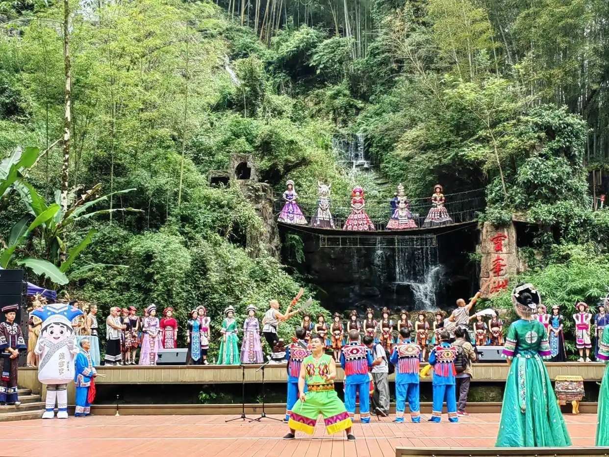 张家界国家森林公园门票预约量3日至4日已达最高限量，周边景区成为热门选择