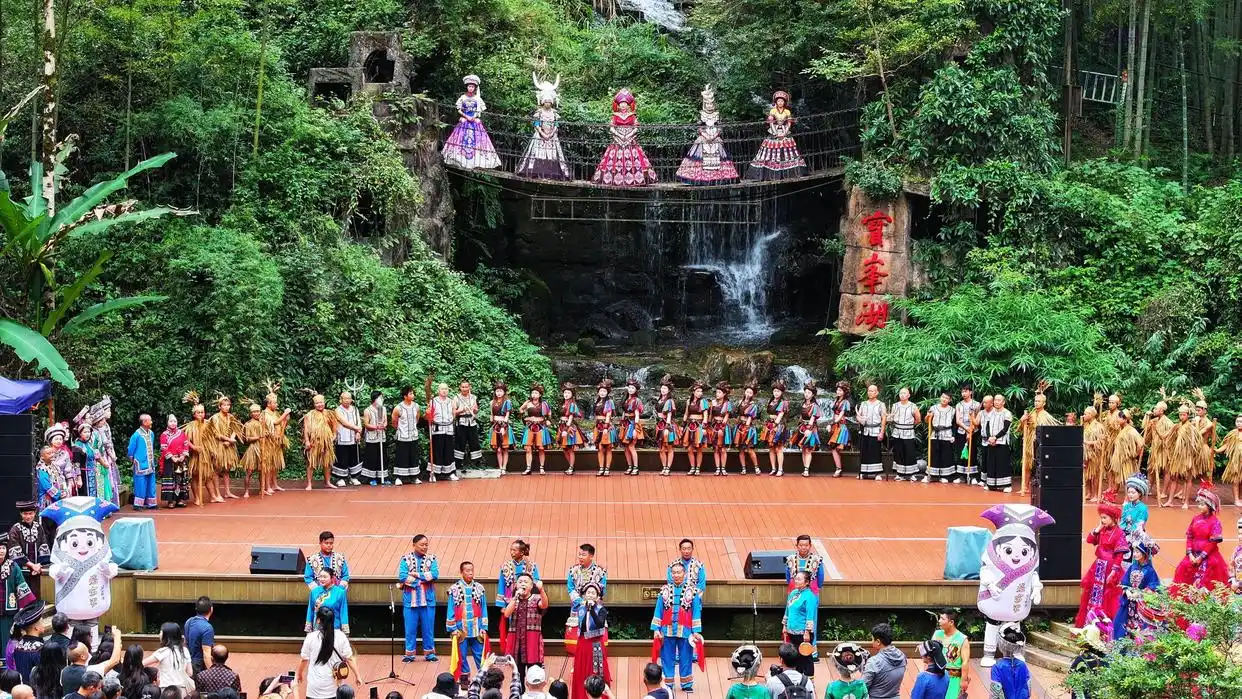 张家界国家森林公园门票预约量3日至4日已达最高限量，周边景区成为热门选择