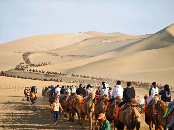 鸣沙山月牙泉景区“十一”双节假期旅游接待工作圆满收官