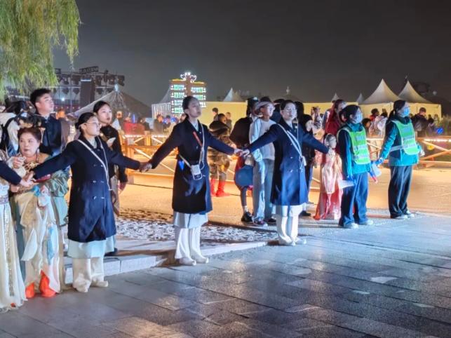 鸣沙山月牙泉景区“十一”双节假期旅游接待工作圆满收官