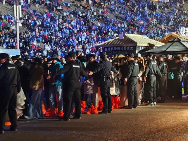 鸣沙山月牙泉景区“十一”双节假期旅游接待工作圆满收官