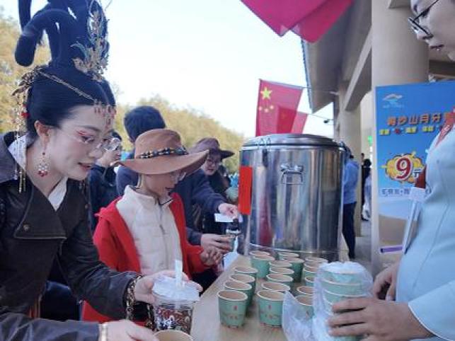 鸣沙山月牙泉景区“十一”双节假期旅游接待工作圆满收官