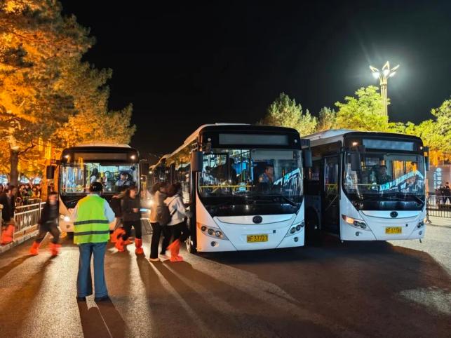 鸣沙山月牙泉景区“十一”双节假期旅游接待工作圆满收官