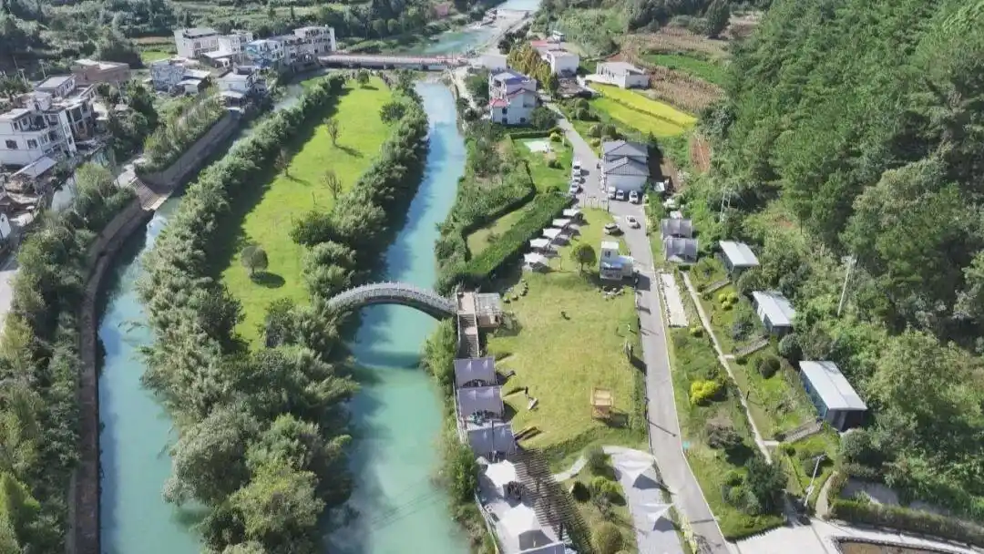 紫云：双节近郊游受热捧 温泉民宿人气旺