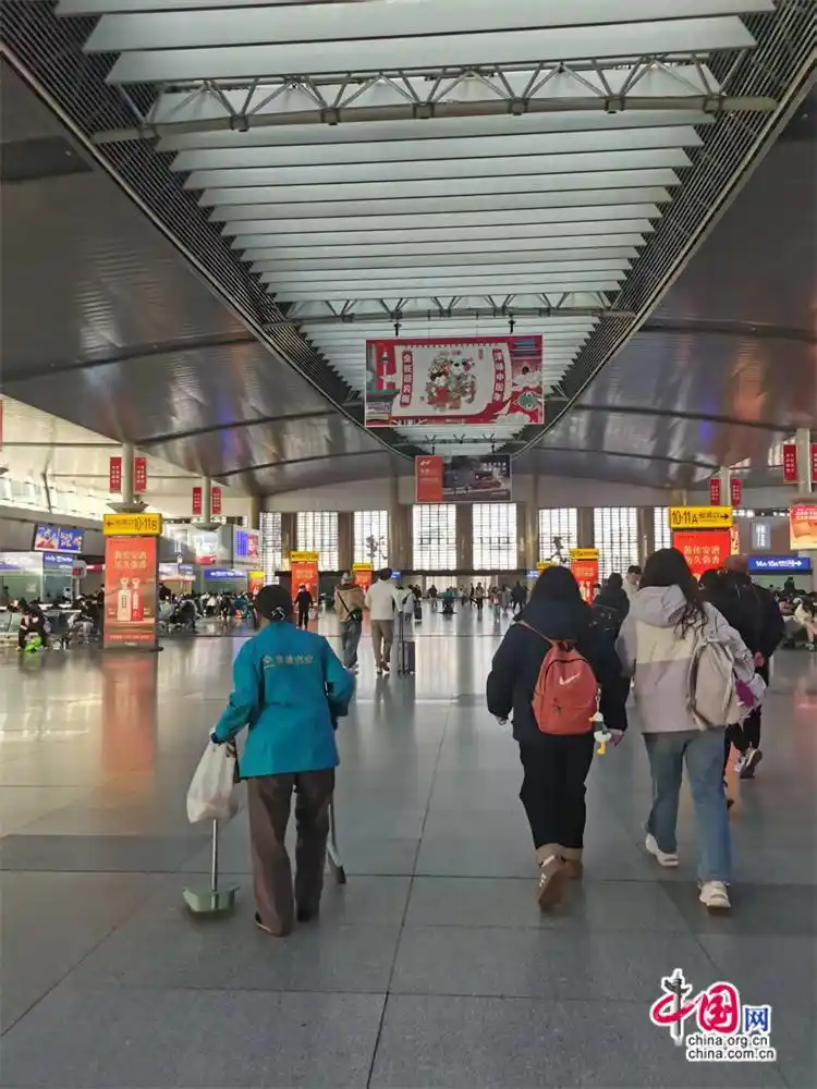 10月11日起，全国铁路实行新的列车运行图