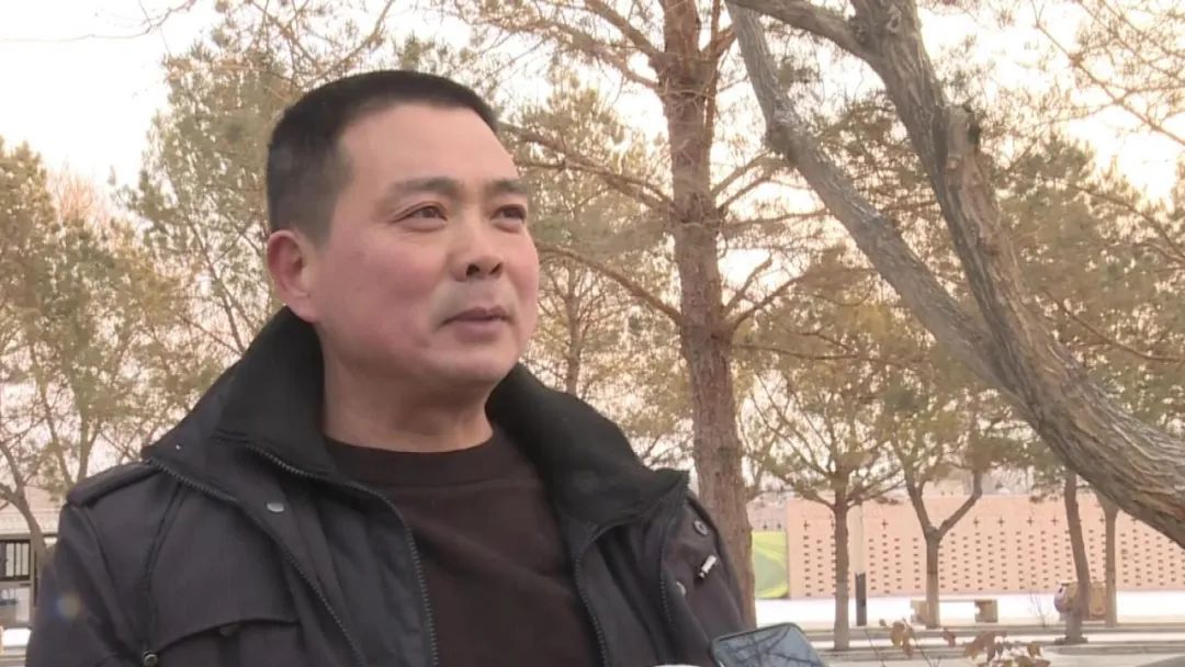 鸣沙山月牙泉雪景如画