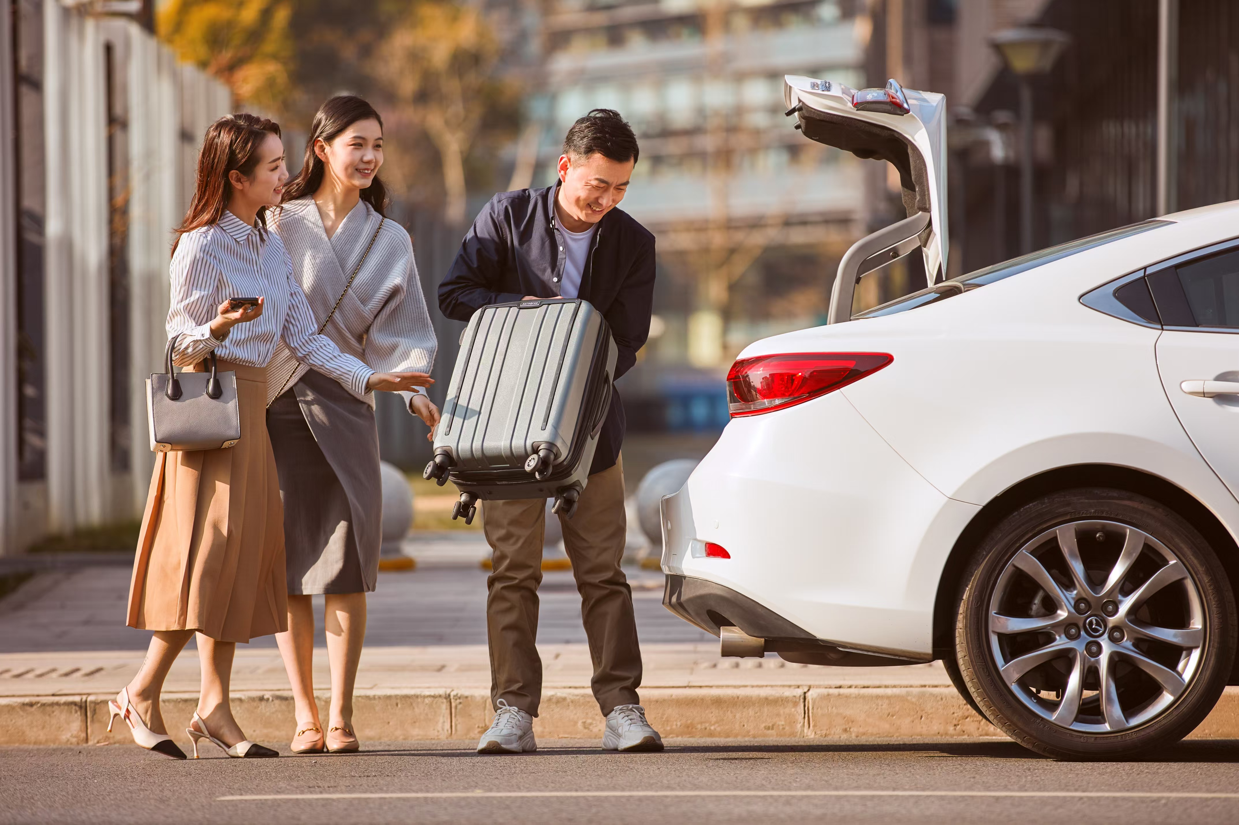 哈啰报告揭示国庆出行新趋势：租车“长租”订单翻倍，15万人备注顺风车“携宠出行”