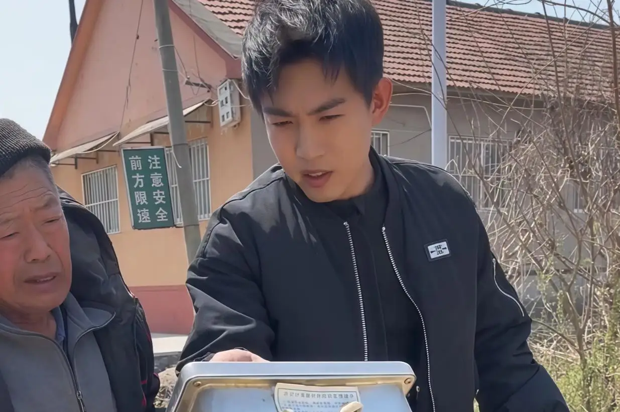 陪睡陪玩只是冰山一角！因不愿陪酒被男明星打骨折，周杰真说对了